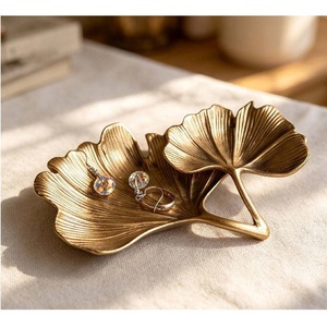 Porta Joyas Decorativo de Metal con Hoja de Ginkgo, Plato para Joyas de Metal, Organizador de Joyas de Metal para Pendientes, Collares y Llaves - Product Image 2