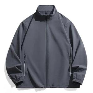 Veste tactique à capuche Softshell imperméable et chaude, coloris vert et noir, pour l'escalade et l'entraînement en extérieur - Product Image 1