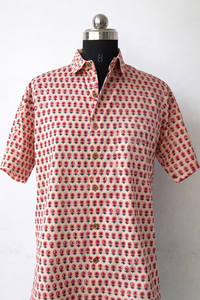 Camisa de algodón estampada a mano con diseño de melocotón |   Camisa de Manga Corta Unisex con Botones |   Camisa Artesanal Hecha a Mano - Product Image 2