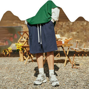 กางเกงขาสั้นขายส่งสำหรับฤดูร้อน ทรงโอเวอร์ไซส์ สกรีนโลโก้ตามสั่ง ผ้าวอร์สเตดผสมสแปนเด็กซ์/ผ้าฝ้ายออร์แกนิค มีเชือกผูกเอว ระบายอากาศได้ดี สีพื้น - Product Image 3