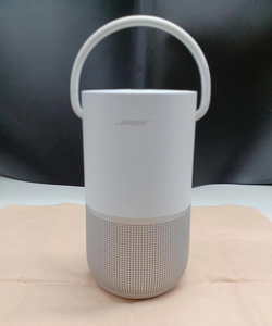 Haut-parleur Bluetooth sans fil portable avec poignée de transport, enceinte stéréo audio domestique, corps en maille perforée blanche - Product Image 1