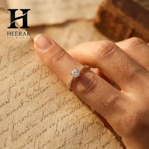 Anillo de Compromiso Moderno con Diamante Cultivado en Laboratorio, Diseño Trenzado Cruzado con Pavé, Anillo Solitario para Mujer - Product Image 6