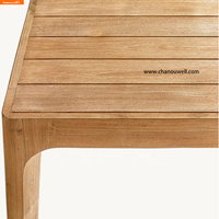 Table à manger d'extérieur géométrique carrée avec des bords arrondis, construction en teck massif, design moderne, imperméable et résistant aux UV