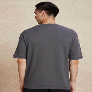 T-shirt unisexe surdimensionné confortable pour homme en tissu vintage délavé à l'acide, de haute qualité, couleur unie, logo personnalisé - Product Image 3