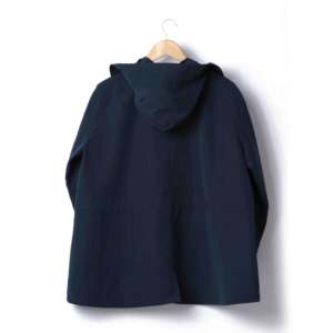 Manteau chic pour femmes ODM avant court et long dos boutonné pour l'automne tissu tissé respirant - Product Image 6