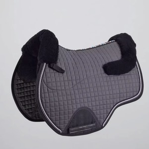 Tapis de selle d'équitation sur mesure, doublure confortable en polycoton, fabrication équestre de qualité supérieure. - Product Image 1