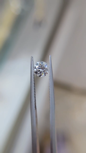 เพชรเม็ดเดี่ยวทรงบริลเลียนต์คุณภาพพรีเมียม VS1 ความสะอาดระดับ IGI รับรองโดย IGI สีขาว D แบรนด์ Aniva สำหรับแหวนหมั้นและเครื่องประดับ - Product Image 6