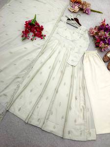 Ensemble prêt à expédier : Robe indienne ethnique en soie Chinon pour l'hiver/été, avec bordure en dentelle perlée, dupatta et pantalon élastique à séchage rapide, protection solaire - Product Image 4