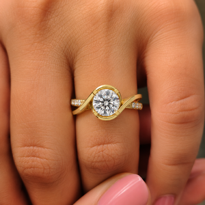 Bague de fiançailles croisée en or massif 14K avec diamant de laboratoire rond certifié IGI, alliance torsadée pavée, bijoux en gros - Product Image 2