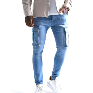Jean cargo slim pour homme, taille mi-haute, en denim bleu délavé, style décontracté avec poches, logo avant, idéal pour le printemps - Product Image 1