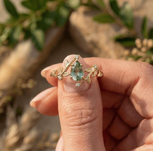 Anillo de Compromiso Kite Moss Gem, Diseño de Rama de Hoja Dorada Oscura, Joyería Nupcial para Amantes de la Naturaleza, Novedad, Éxito de Ventas - Product Image 2