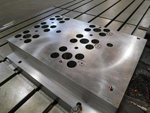 Placa de fijación/soporte mecanizada por CNC (placa base multiagujeros) - Product Image 2