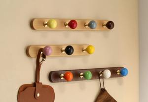 Crochets muraux colorés au design bouton, organisateur fonctionnel parfait pour la chambre à coucher, pour organiser sacs, sacs à main et sacs à dos pour un accès facile - Product Image 6