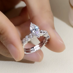 แหวนหมั้นเพชรทรงมาร์คีส์สีขาวทองสำหรับผู้หญิง ประดับเพชรด้านข้าง สไตล์คลาสสิก รับรองโดย IGI - Product Image 5
