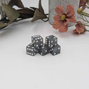 Dados de Resina de Alta Calidad, Únicos y Populares, Dados de Juego Grises y Blancos de Primera Calidad, Accesorio de Juego de Estilo Vintage, Dados Coleccionables - Product Image 5