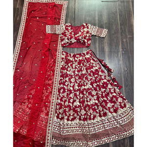 Ensemble Lehenga Choli & Dupatta Tissu Jacquard Pure Viscose Teintable Designer - Product Image 4