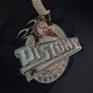 AMBER JEWELS Colgante de águila Detroit Lions T-300 con Moissanita Chapado en Rodio, Amuleto de Lujo Estilo Hip Hop con Diseño de Corona, Regalo Unisex - Product Image 2