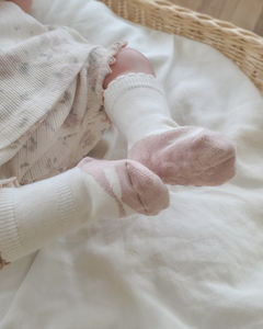 Chaussettes en mélange de coton style Peekaboo Tabi pour bébés et enfants – Chaussettes de tous les jours d'inspiration japonaise - Product Image 3