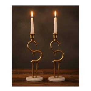 Porte-bougie en aluminium design vintage, paire de cerfs, avec base en marbre, figurine sculptée, décoration de table artisanale, Noël, or et blanc - Product Image 2