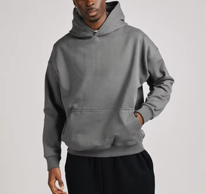 Sweat-shirt unisexe tendance en coton uni coupe classique avec logo personnalisé sur le devant, respirant, écologique et poches, idéal pour le streetwear hivernal - Product Image 1
