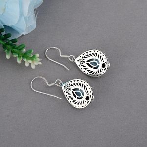 Nuevos pendientes colgantes finos de plata de ley 925 maciza con larimar natural de corte pera y topacio azul de corte brillante redondo en forma de lágrima con filigrana. - Product Image 3