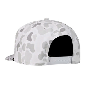 Gorra de béisbol de camuflaje con logotipo bordado personalizado, impresión en tela de poliéster, 5 paneles estructurados, visera curva para hombres y mujeres, para actividades al aire libre. - Product Image 2