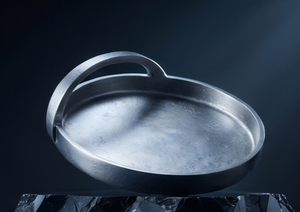 Plateau de service rond en aluminium moulé, doré, avec poignée arquée simple et base texturée, pour présentation alimentaire, idéal pour hôtels et restaurants – Vente directe usine - Product Image 5