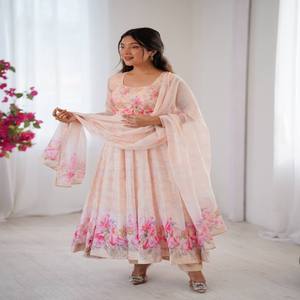 Conjunto de Vestido VASTRA COTTAGE de Organza y Seda Taby con Estampado Digital, Pantalón y Dupatta, Estilo Anarkali, para Fiestas - Product Image 4