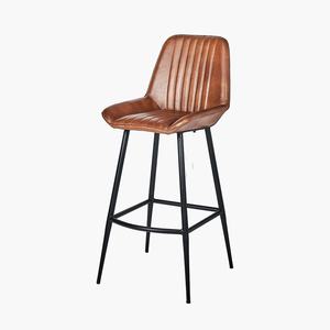 Silla de Bar Retro de Cuero Marrón y Hierro de Estilo Indio Contemporáneo Premium, Solución de Asiento para Hogares, Hoteles y Espacios de Gastronomía Fina - Product Image 1