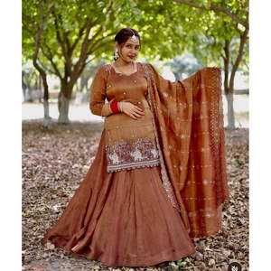 ชุด lehenga ใส่ทำงานและกระโปรงชุดใส่ทำงานปักเย็บหลายเข็ม - Product Image 1