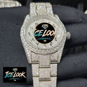 นาฬิกาข้อมือแบบกลไก ดีไซน์ Ice Look ประดับเพชร ระบบควอตซ์ ตัวเรือนสีเงิน พร้อมหน้าปัดแสดงวันที่ เครื่องประดับแฟชั่น - Product Image 4