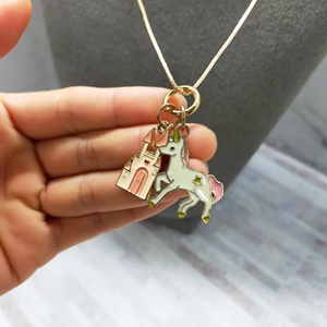 Collar de unicornio con diseño de castillo, hecho de aleación de zinc, elegante, divertido, absolutamente encantador - Product Image 4