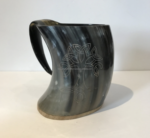 Mug à boire en corne de bœuf authentique de style viking, gravé, de type tankard médiéval - Product Image 4