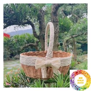 Panier en rotin artisanal en gros, grand et petit, tressé avec poignée, pour présentation en magasin, rangement domestique et événements - Product Image 4