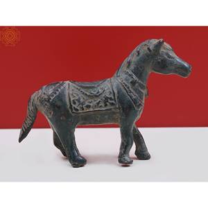 Figurine de cheval en laiton de 4 pouces à la main Statue de petit animal pour la décoration intérieure Article de sculptures uniques - Product Image 2