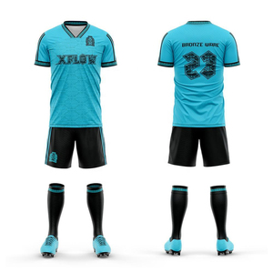 Ensembles d'uniformes de football personnalisables en gros, haute qualité, écologiques, durables, 100 % polyester, légers, respirants, imperméables - Product Image 1