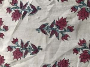 Tela 100% algodón estampada a mano con diseño de loto rosa Buti |   Fabricante Textil Mayorista de Jaipur - Product Image 4