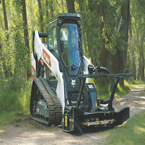 Puissante déchiqueteuse forestière Bobcat pour mini-chargeuse compacte, moteur diesel, élimination de la végétation dense, excellente capacité de levage - Product Image 1