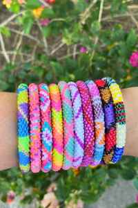 Conjunto de pulseras de ganchillo con cuentas de vidrio de colores, hechas a mano, con cuerda tubular, joyería de muñeca para mujer, accesorio étnico para verano y playa. - Product Image 4