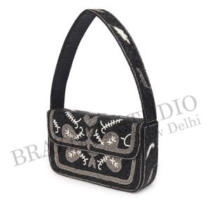 กระเป๋าคลัทช์สะพายไหล่เดี่ยวสำหรับผู้หญิง ลายปักมือกำมะหยี่ประดับลูกปัด ลายเรขาคณิต จาก BRAZEAL STUDIO รุ่นใหม่ล่าสุด รับสั่งทำพิเศษ - Product Image 6