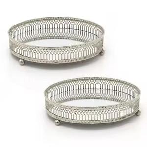 Bandeja de Servicio de Metal con Acabado Plateado, Hecha a Mano, Decorativa, para Restaurante y Hotel - Product Image 1