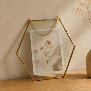 Cadre photo mural décoratif en verre transparent de qualité supérieure, forme hexagonale, bordure en laiton, chaîne suspendue, finition dorée, pour table - Product Image 4