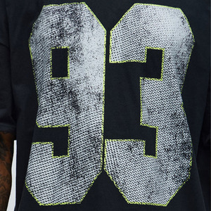 T-shirt graphique surdimensionné en coton pour homme, style usé, imprimé numéros 93, streetwear rétro Y2K, fabrication OEM ODM - Product Image 2