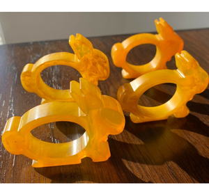 Anillos de servilleta de resina lujosos hechos a mano, color amarillo, diseño único de conejo, al precio más bajo. - Product Image 1