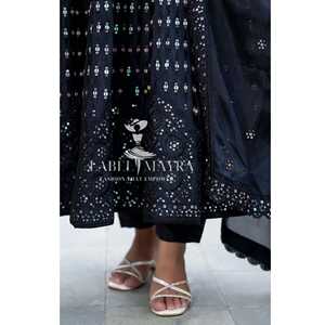 Ensemble costume brodé noir Alice pour femme - Product Image 2