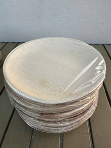 BEST SELLER Assiettes en feuilles de palmier durables |   Vaisselle jetable résistante à l'eau pour la nourriture vietnamienne authentique - Product Image 6