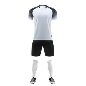 Ensemble maillot et short de football professionnel – Fabricant d'uniformes d'équipe personnalisés – Tenue de sport durable et respirante pour clubs et académies - Product Image 1