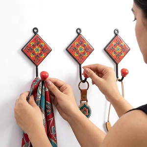 Crochet mural en métal à motif floral, design carreaux de céramique rouges, style rétro, crochet simple pour vêtements - Product Image 2