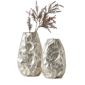Florero Moderno Dorado Metálico con Diseño Texturizado de Rayos de Sol, Centro de Mesa de Lujo para Sala de Estar y Decoración de Bodas - Product Image 2