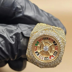 Bague de luxe en argent sterling plaqué rhodium, style hip-hop, avec moissanite pavée, motif roulette, finition dorée et effet bling, pour le jeu. - Product Image 3